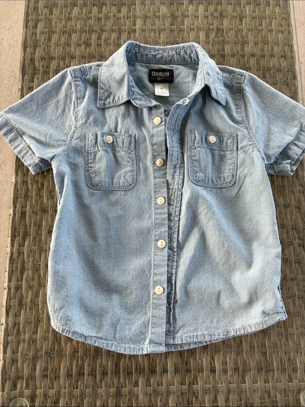 OshKosh B'gosh Light Blue Soft Denim Short Sleeve Button-Down Shirt Size 4T EUC